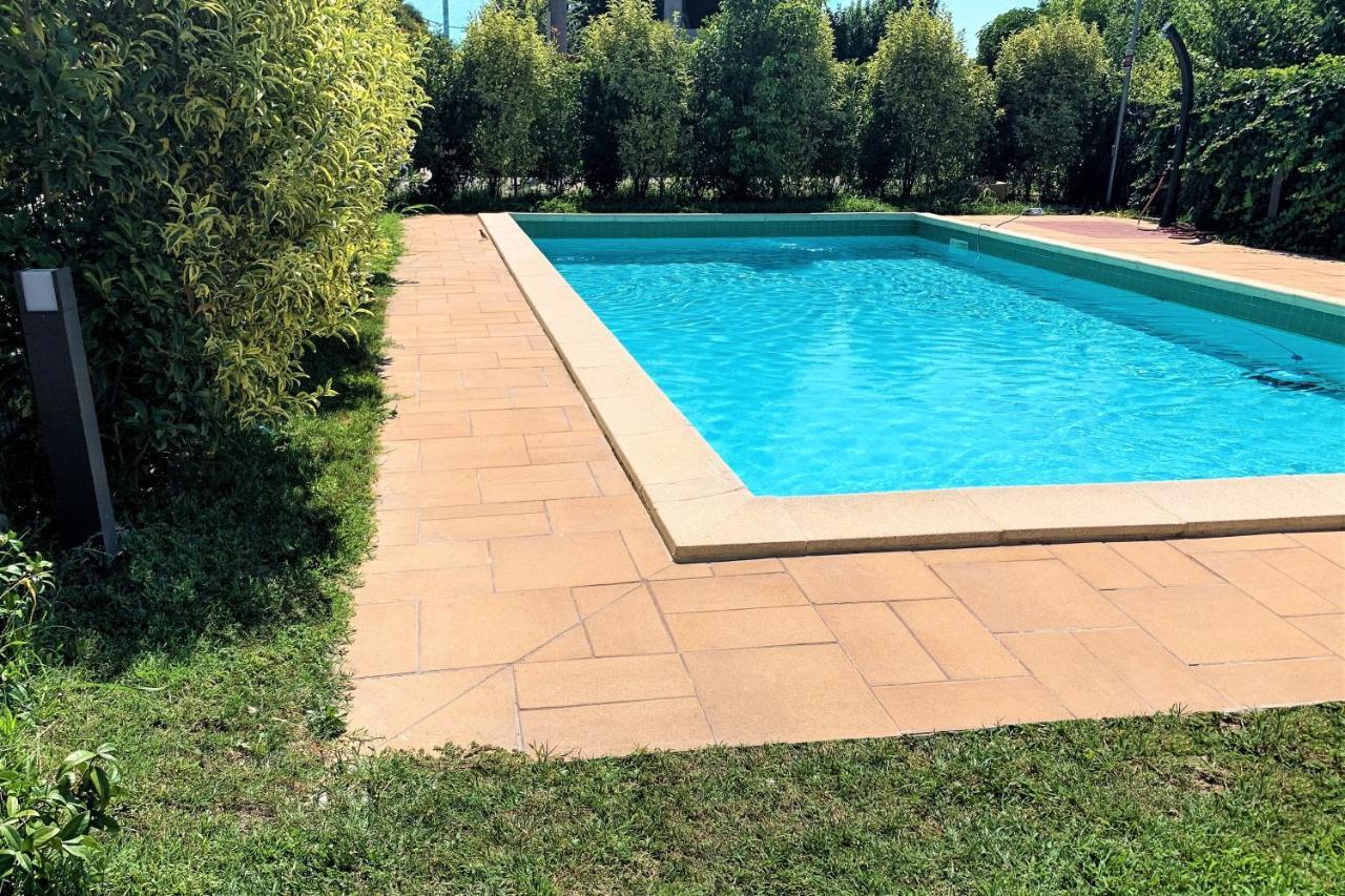 Apartment Charme And Relax With Garden And Swimming Pool Desenzano del Garda Bagian luar foto
