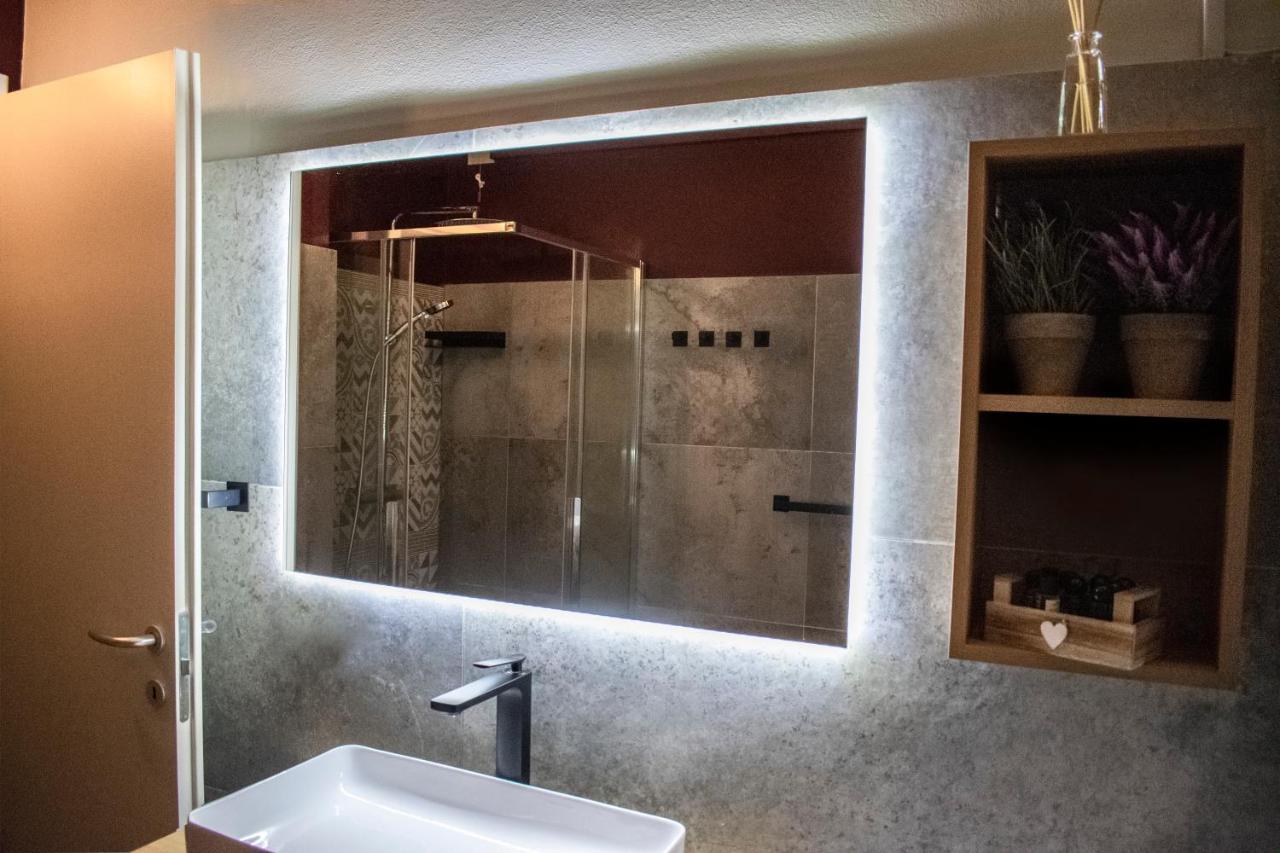 Apartment Charme And Relax With Garden And Swimming Pool Desenzano del Garda Bagian luar foto
