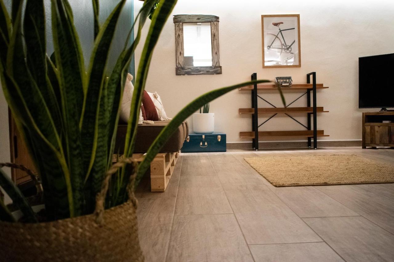 Apartment Charme And Relax With Garden And Swimming Pool Desenzano del Garda Bagian luar foto
