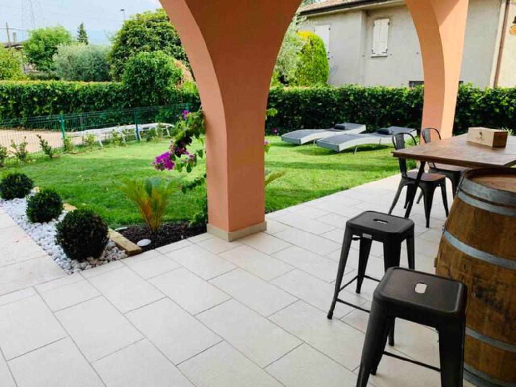 Apartment Charme And Relax With Garden And Swimming Pool Desenzano del Garda Bagian luar foto